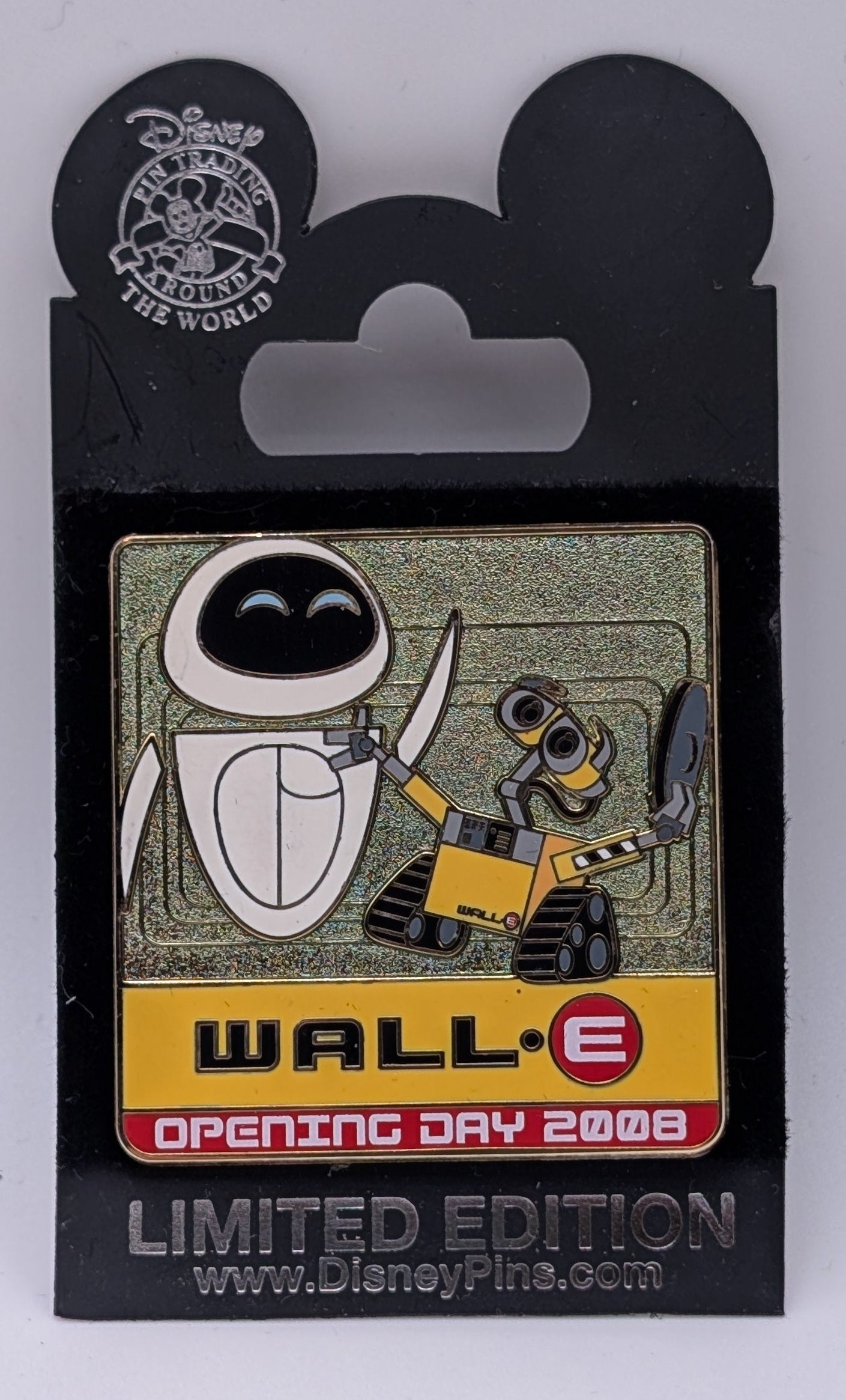Disney Store Limited Edition (1000) WALL-E and EVE pin